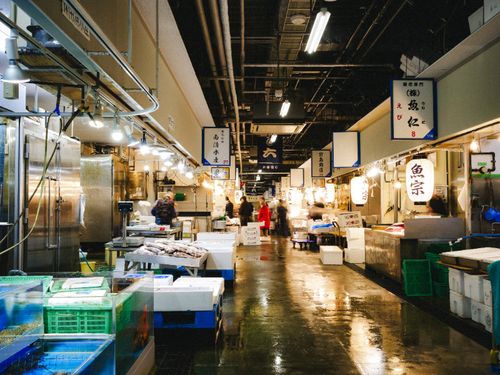 大阪の都心。様々な飲食店さんが、新鮮な食材を求めてやってきます！