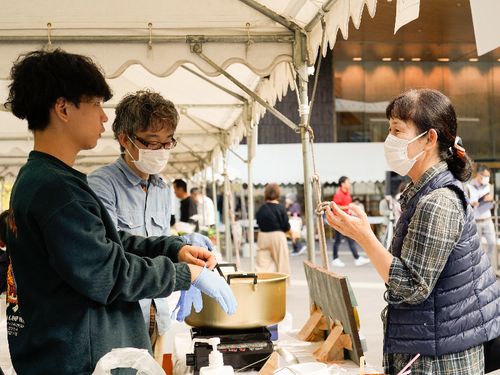年に一回村で行われる山幸彦まつりで、去年は協力隊でおでんのお店を出しました！コロナの影響で活動の制限もありましたが、今は前と変わらずいろんな人と交流ができて充実しています。
