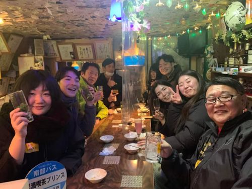 お酒が得意じゃなくても、ノスタルジックで、お店の人とすぐ仲良くなれるアットホームな横丁文化を楽しめます
