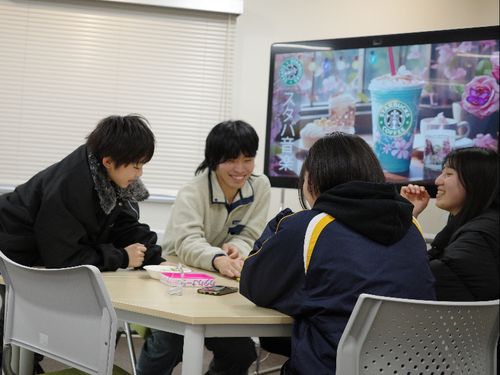 生徒との対話を大切にしながら業務にあたります