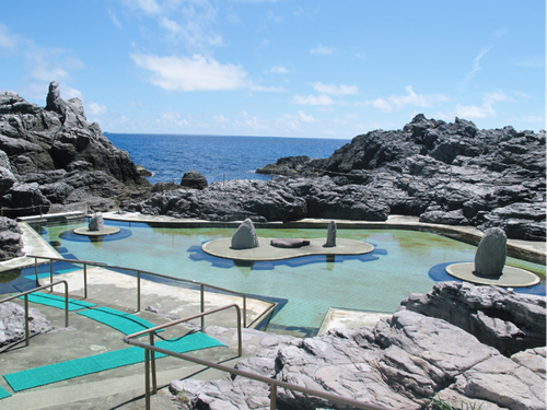 温泉に立ち寄りリラックス！Ⓒ神津島観光協会
