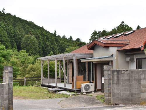 古民家を改装して活動の場づくり。今年度から「大人の居場所づくり」やカフェとして活用されています。