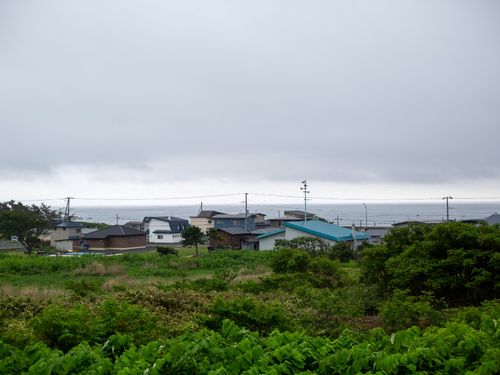 2Fホールから眺める熊石の街並みと海