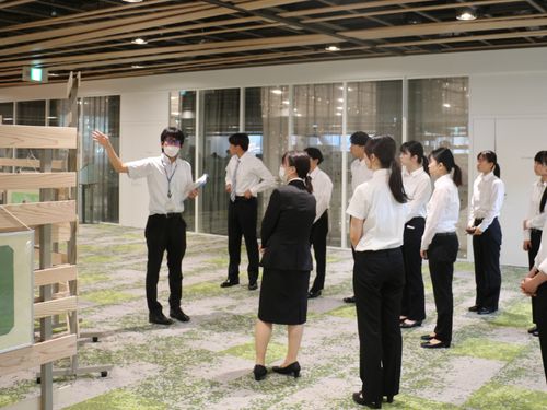 新庁舎見学の様子