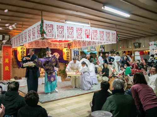 神楽など季節ごとに行事があり、地域の人と繋がりを感じる暮らしです。