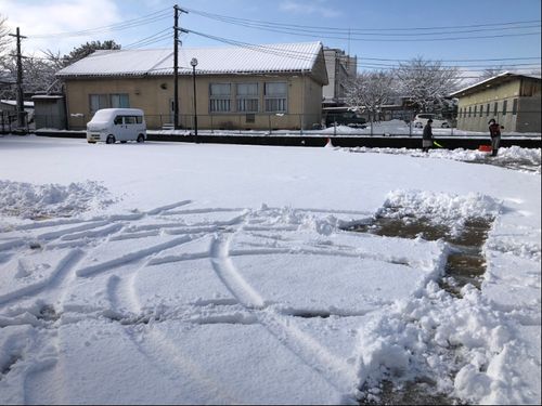 適度に除雪を行うことで降り積もった雪も早く溶けます（2022年2月の積雪：場所ゆめまちテラスえち）