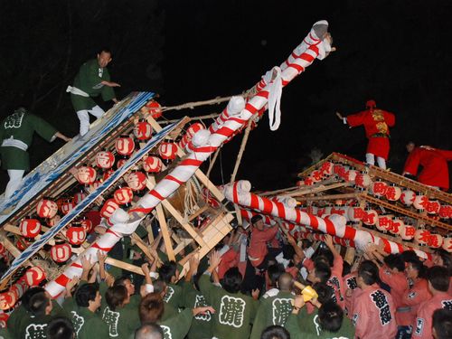 大迫力の「飯坂けんか祭り」