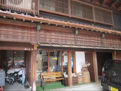 小松市のアーケード商店街のお店