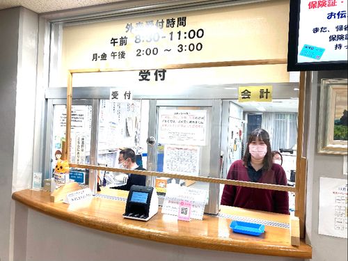 受付や会計の業務を担当します