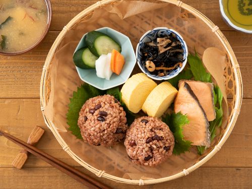 提供するおにぎりプレートのイメージ（オーガニック・無添加）