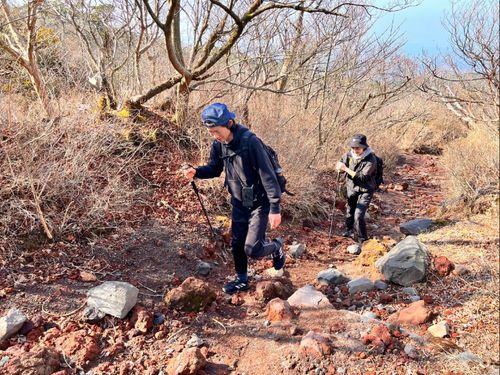 街の魅力体験として、シェアハウスメンバーと一緒に高千穂峰での登山体験