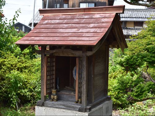 各家の庭先にお地蔵さんが祀られているのは、日本中ここだけ？