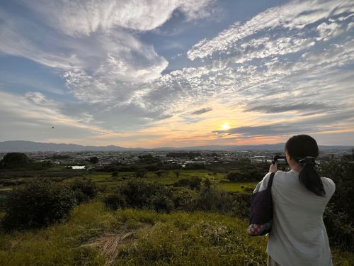 古墳からの風景。古墳や地域の資源をふんだんにいかした宿を
