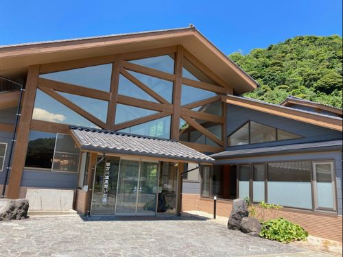 徒歩圏内の温泉の近くには海もありますよ♪