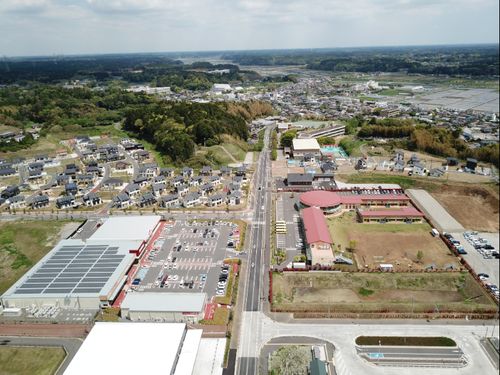 多古台という住宅街の写真です。右下には多古こども園、左下にはスーパーがあります。