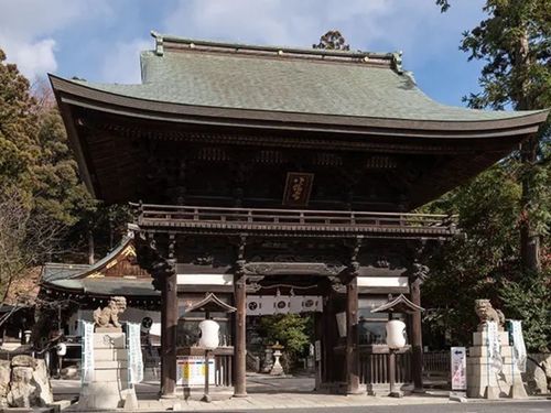 ＜日牟禮八幡宮＞八幡山の南の麓にある1800年以上の歴史を誇る古社