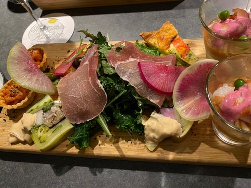 地元野菜を使った前菜盛合せ
