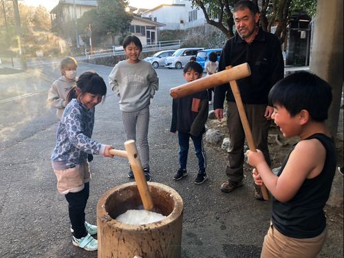 放課後子ども教室で餅つき