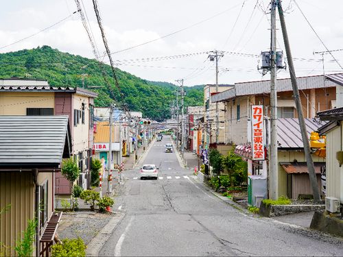 昔から続く商店もあるまちの中心部