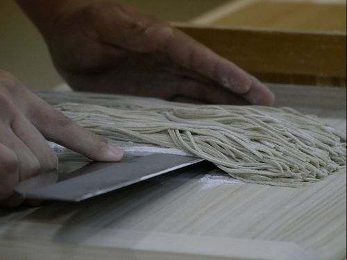 「そば処　龍の里やどみ」真心こめた手打ち100％弥富そばを提供