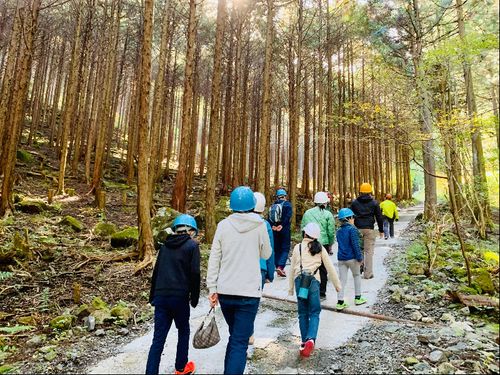「東京・森と市庭」で子育て世代の先輩移住者と交流しながら体験