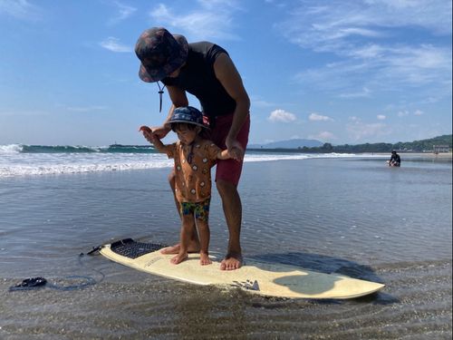 綺麗な海でサーフィンデビュー