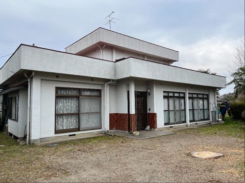中心部から少し離れた、静かな住宅街にある表郷地区の体験住宅。