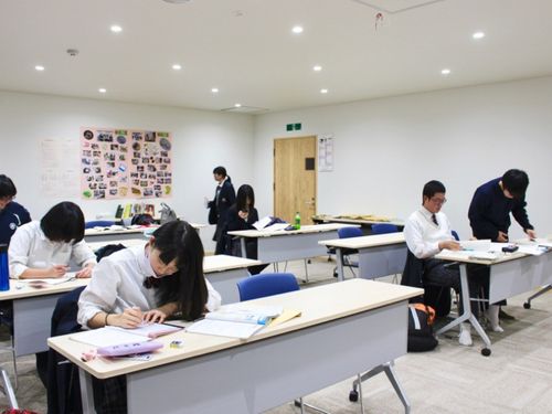 心志塾で学ぶ生徒たち