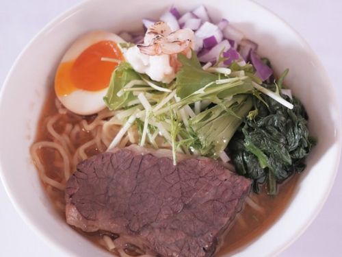海老の出汁が効いたスープに伊豆牛のチャーシューは伊豆牛というリッチな一杯！