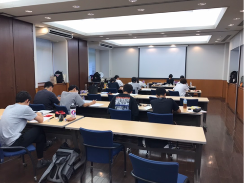夏には伊江島での勉強合宿も実施しました