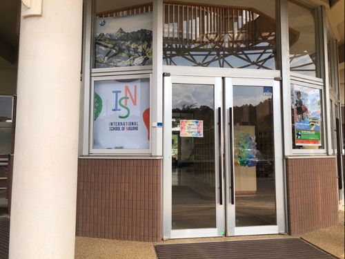 旧小学校の昇降口・プレスクールは2024.6月オープン！