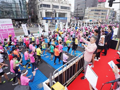 駅前が出発地点の「ふくい桜マラソン」