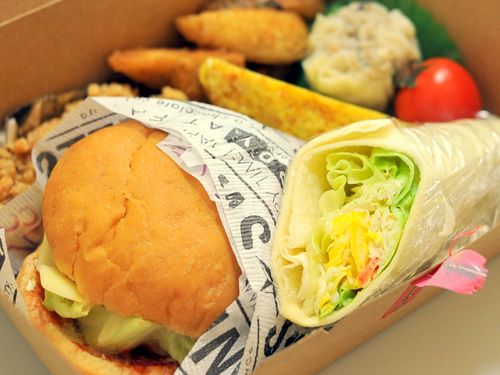 食材活用事例（天塩産魚介入りバーガー）