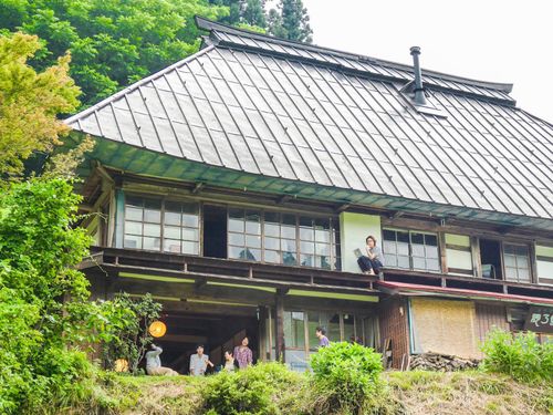 ふるさと小谷村の愛しき我が家。古民家noie梢乃雪。日本のど田舎には日本中から年間1500人以上の人々が訪れる。まさしく「地域の入口」となっている。