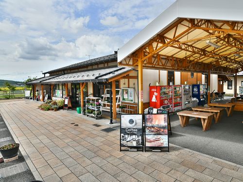 地元のおいしいものが集まる道の駅せせらぎの里こうら