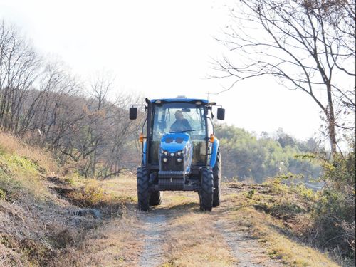 トラクター運転の様子