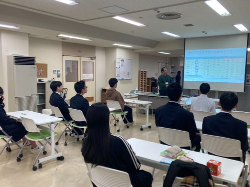 受験生に向けた企画の様子。共通テストの心得を伝えた。