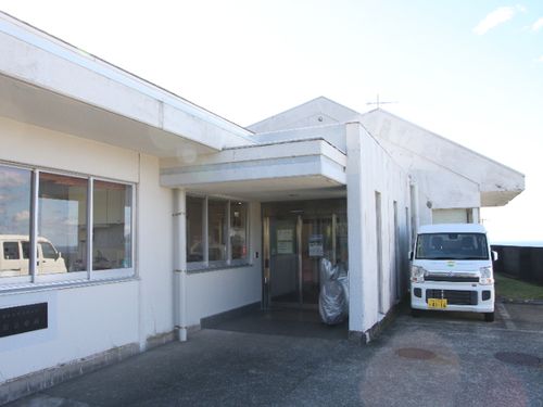 御蔵島診療所外観  ©️御蔵島観光協会
