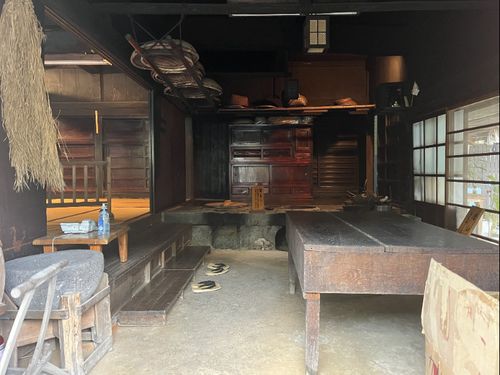 鶴富屋敷の土間（ドジ）