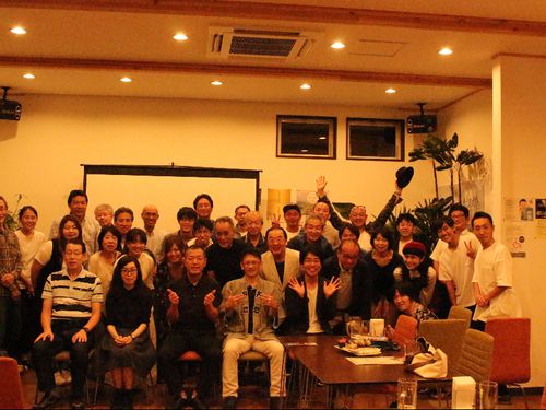 寄居町100人カイギの様子