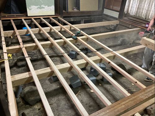 同じ部屋の根太を入れ替えました