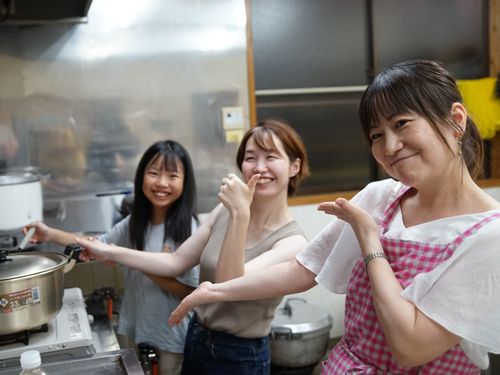 夜はみんなでカレーを作りました！