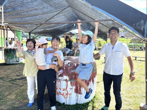 保育園遊学に参加したご家族と園長先生