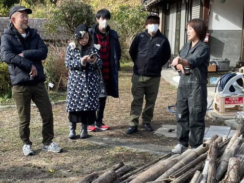 竹を資源に変える活動を見学
