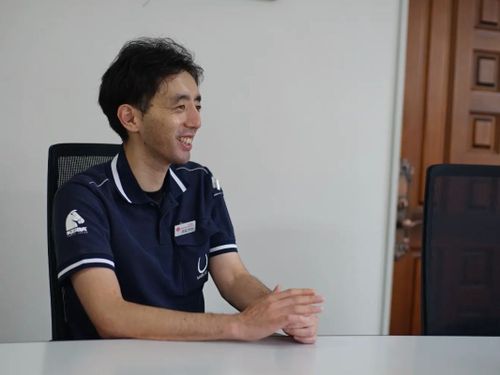 上の写真は総務部の皆川さん