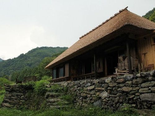 “ちいおり”。アレックスが購入し、維持保全してきたかやぶき古民家。