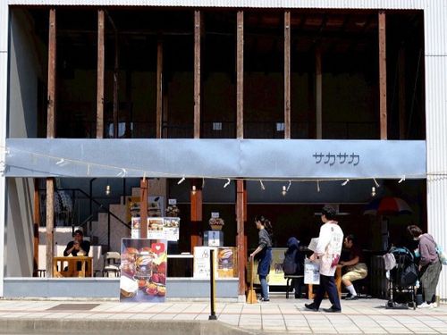 第1部のお茶タイム交流会は、万葉線「坂下町」駅すぐのサカサカにて開催