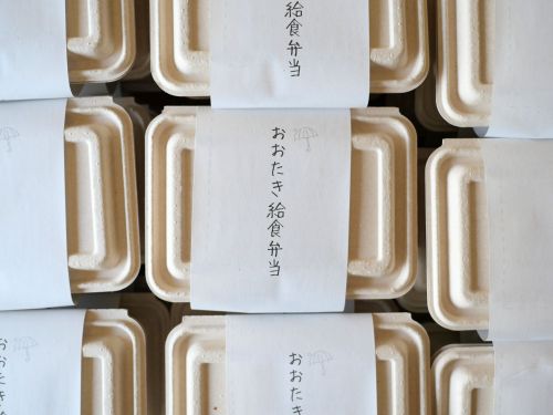 コラムや栄養バランスが書かれたラベルつき