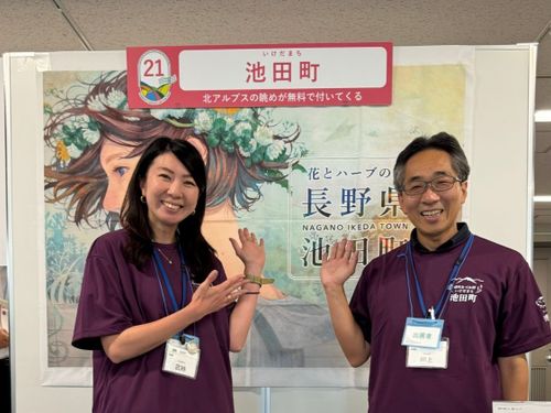 池田町の相談ブースでは、武林（左）と川上（右）がお待ちしております