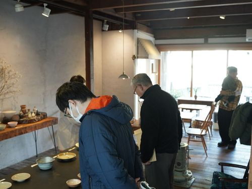 ▲「Cafe＆pottery音」を見学する様子